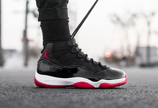 今年最后一波球鞋發(fā)售高潮 黑紅 aj11 vs yeezy 系列