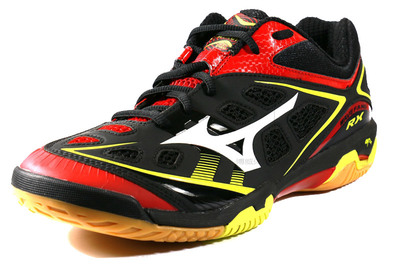 美津濃Mizuno羽毛球鞋WaveFangRX專業(yè)贊助款 寬楦設(shè)計與“空調(diào)羽鞋”科技解析
